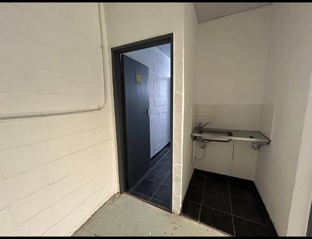 362M² WAREHOUSE TO LET IN RETREAT